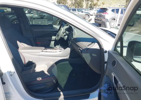 2022 Hyundai Sonata Sel Plus z USA, uszkodzony, nr VIN 5NPEJ4J29NH135840